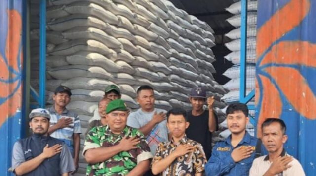 Babinsa Koramil 0602-16/Ciruas Dukung Ketahanan Pangan Lewat Penyerapan 2.650 Kg Beras Petani