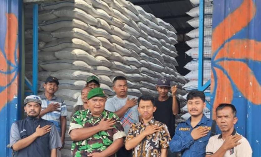 Babinsa Koramil 0602-16/Ciruas Dukung Ketahanan Pangan Lewat Penyerapan 2.650 Kg Beras Petani Babinsa Koramil 0602-16/Ciruas Dukung Ketahanan Pangan Lewat Penyerapan 2.650 Kg Beras Petani