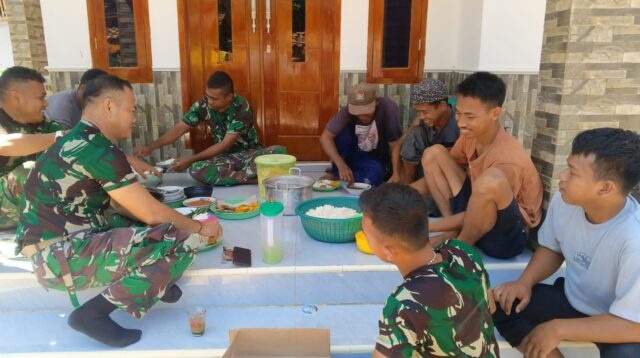 Satgas TMMD Ke-124 Kodim 0602/Serang Pererat Kebersamaan Dengan Masyarakat di Sela Waktu Istirahat