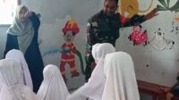 Babinsa Koramil Kragilan Ceria Bersama Anak PAUD Disela Kegiatan TMMD Ke 124 Kodim 0602/Serang