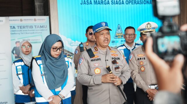 Kakorlantas Polri Irjen Agus Suryonugroho Pantau Kondisi Lalu Lintas di Tol Trans Jawa saat Libur Long Weekend
