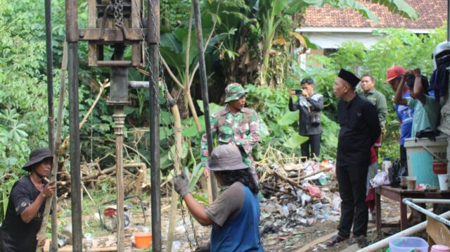 Satgas TMMD ke-124 Kodim 0602/Serang Lanjutkan Pembuatan Sumur Bor di Desa Silebu dan Sukajadi