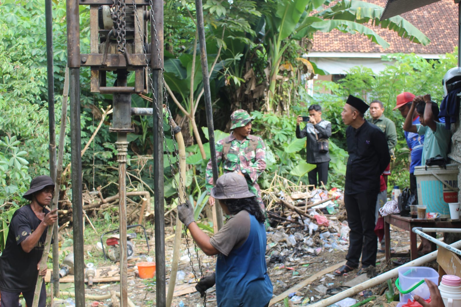 Satgas TMMD ke-124 Kodim 0602/Serang Lanjutkan Pembuatan Sumur Bor di Desa Silebu dan Sukajadi Satgas TMMD ke-124 Kodim 0602/Serang Lanjutkan Pembuatan Sumur Bor di Desa Silebu dan Sukajadi
