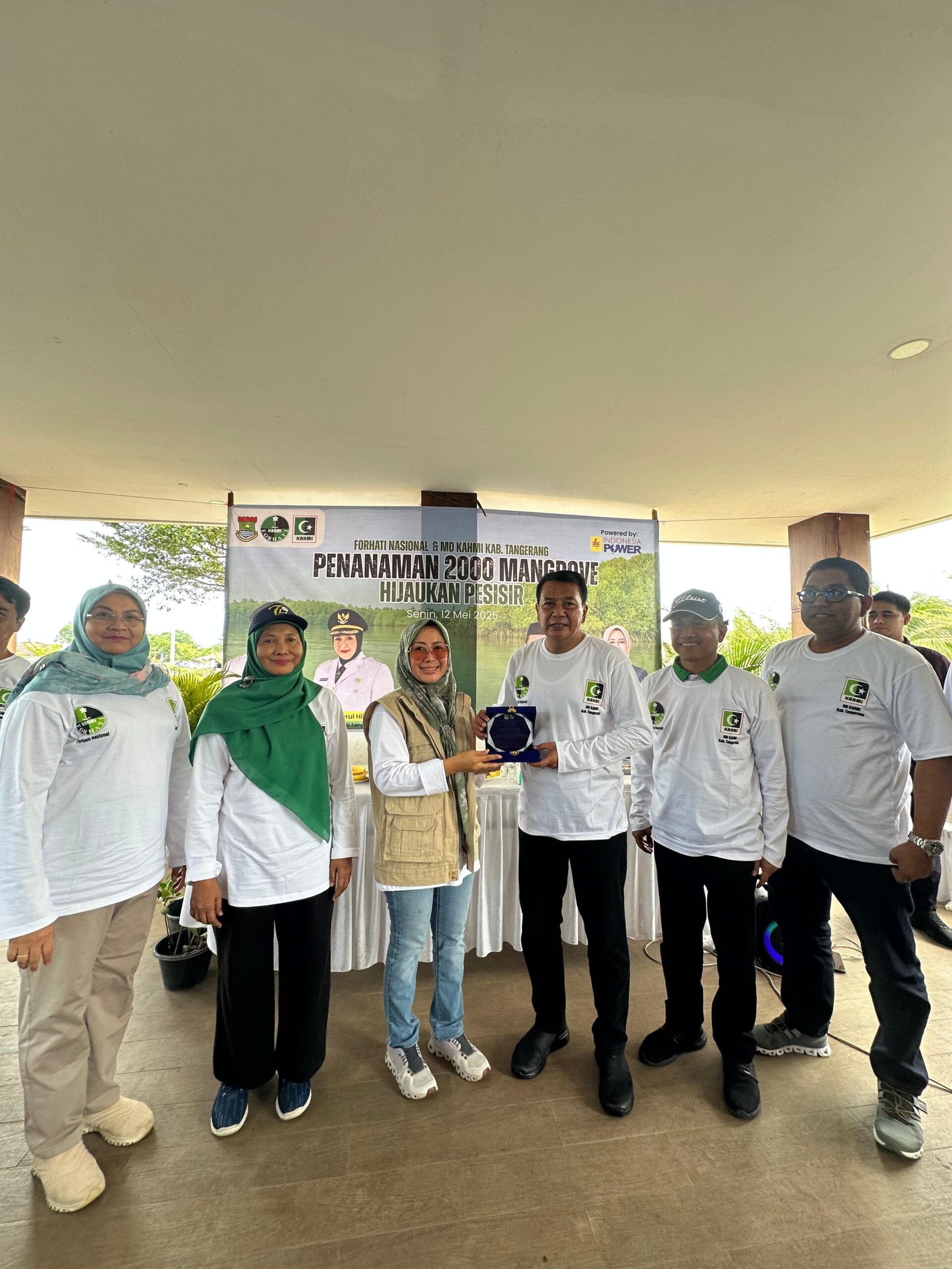 Hijaukan Pesisir, FORHATI dan MD KAHMI Tanam 2.000 Mangrove di Tangerang Hijaukan Pesisir, FORHATI dan MD KAHMI Tanam 2.000 Mangrove di Tangerang