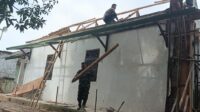 **Satgas TMMD ke-124 Kodim 0602/Serang Mulai Renovasi Musholla Al Barokah di Sukajadi**