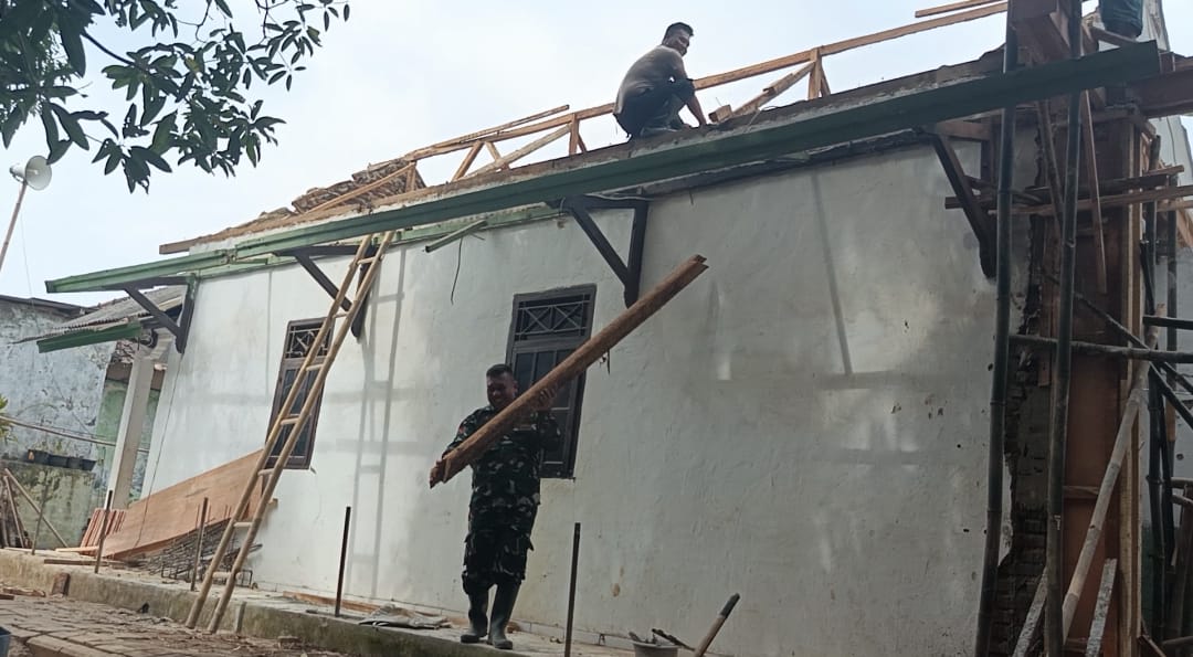 **Satgas TMMD ke-124 Kodim 0602/Serang Mulai Renovasi Musholla Al Barokah di Sukajadi** **Satgas TMMD ke-124 Kodim 0602/Serang Mulai Renovasi Musholla Al Barokah di Sukajadi**