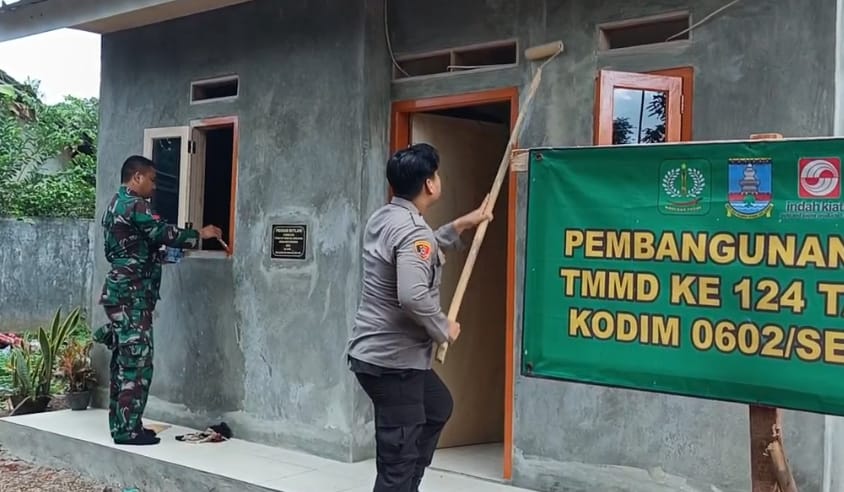 Satgas TMMD Ke-124 Kodim 0602/Serang Percepat Penyelesaian Pembangunan Rutilahu Rumah Warga Satgas TMMD Ke-124 Kodim 0602/Serang Percepat Penyelesaian Pembangunan Rutilahu Rumah Warga