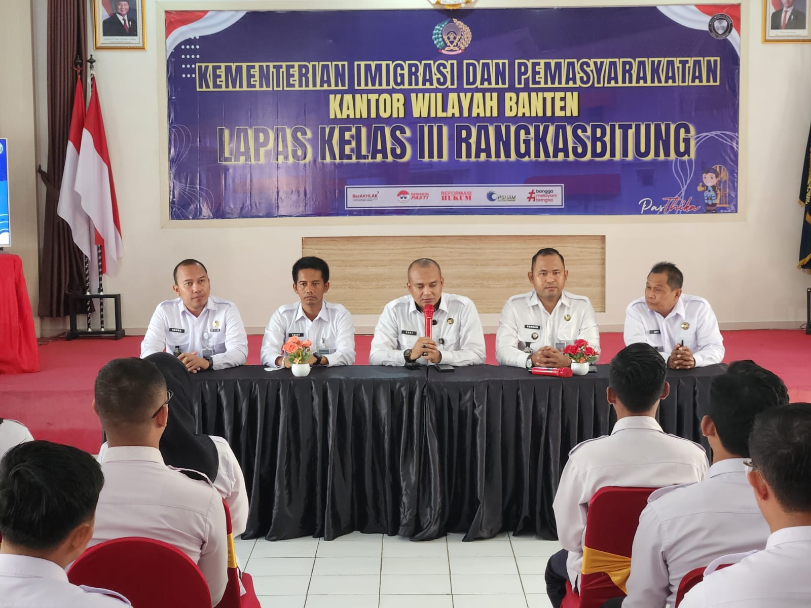 Konsolidasi Seluruh Pegawai, Kalapas Tegaskan Sangsi Tegas Pelanggar Integritas Konsolidasi Seluruh Pegawai, Kalapas Tegaskan Sangsi Tegas Pelanggar Integritas