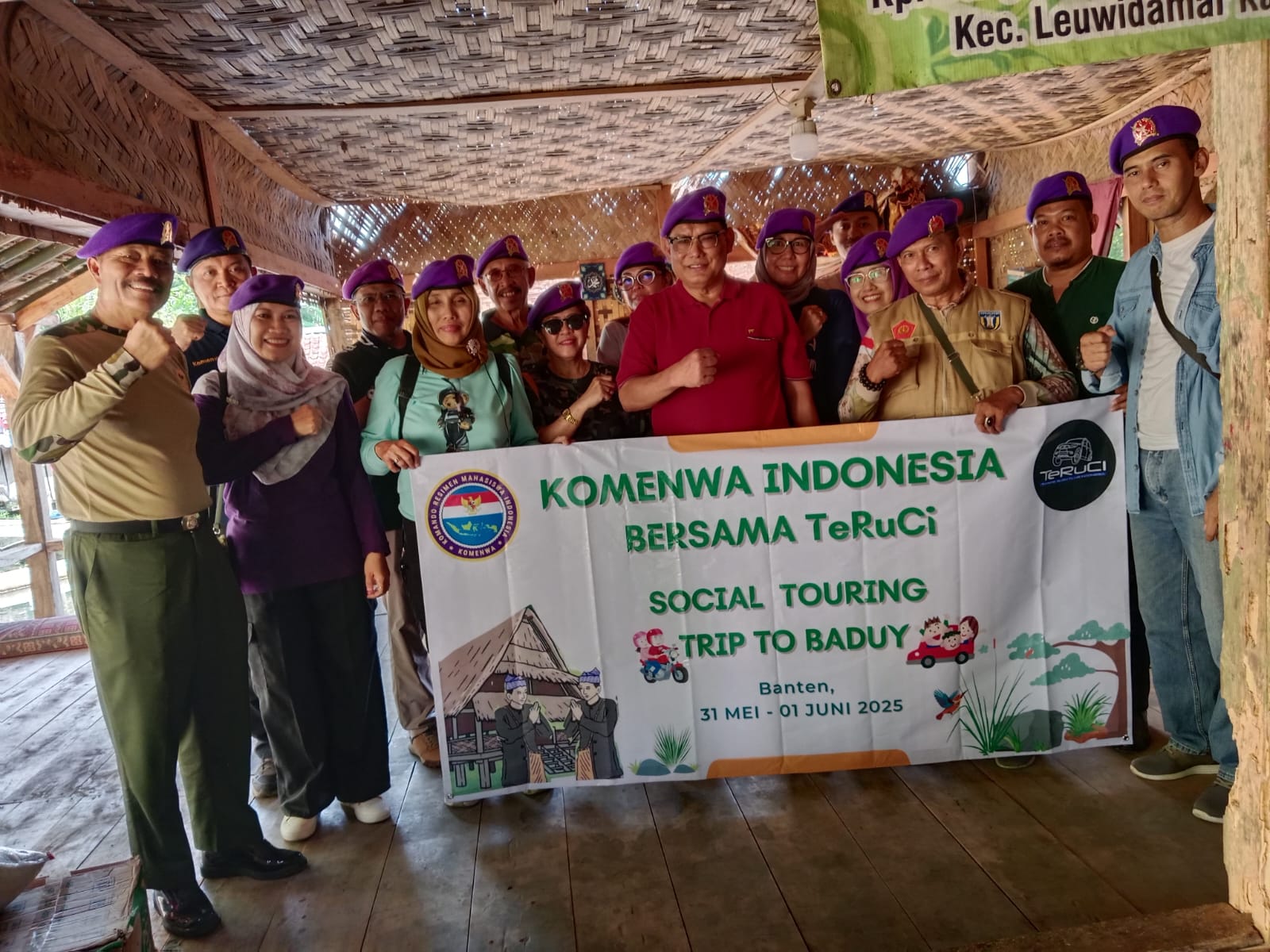 Semangat Pancasila! Komenwa dan TeRuci Gelar Bakti Sosial untuk Santri & Warga Baduy Semangat Pancasila! Komenwa dan TeRuci Gelar Bakti Sosial untuk Santri & Warga Baduy