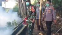 Babinsa Koramil 0602-05/Cipocok Jaya Dan Bhabinkamtibmas Cegah DBD Melalui Fogging Di Lingkungan Bulakan