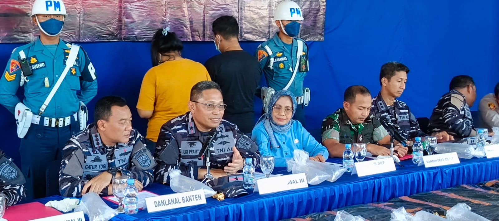 TNI AL Tegakkan Kedaulatan Laut: Menggagalkan Penyelundupan Lobster Rp29,970 Miliar di Merak TNI AL Tegakkan Kedaulatan Laut: Menggagalkan Penyelundupan Lobster Rp29,970 Miliar di Merak