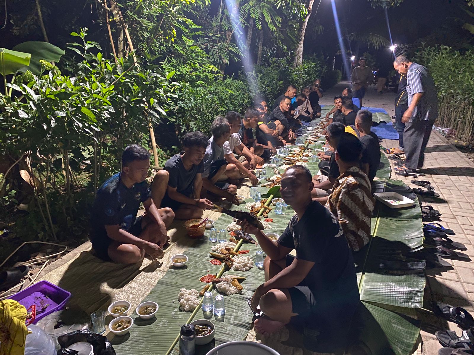 Satgas TMMD ke-124 Kodim 0602/Serang Gelar Acara Perpisahan Penuh Keakraban di Silebu Tengah Satgas TMMD ke-124 Kodim 0602/Serang Gelar Acara Perpisahan Penuh Keakraban di Silebu Tengah