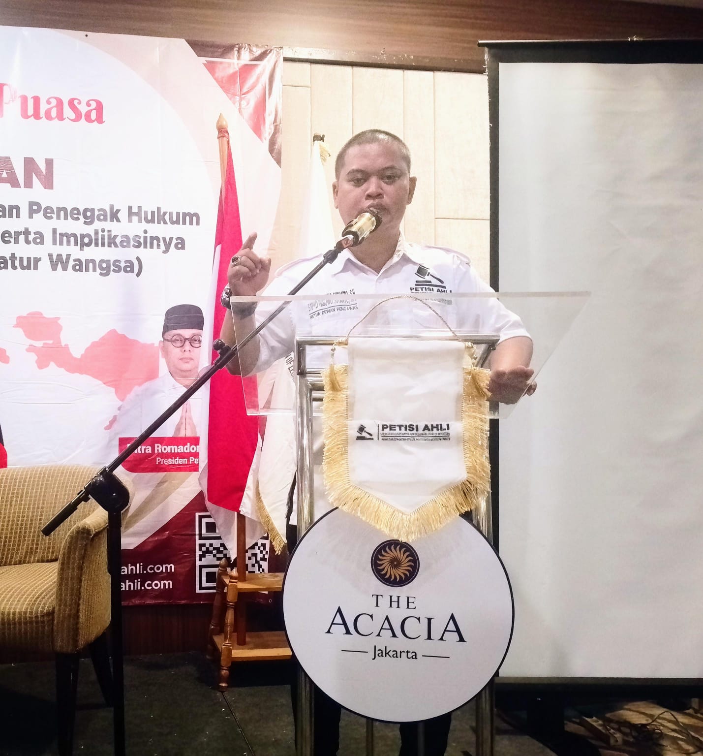 Ketua Dewan Pengawas PETISI AHLI Sapto Wibowo S, S.H. akan melaporkan ke pihak kepolisian atas Dugaan Mafia Tanah di Daerah Serpong Lengkong Gudang Timur. Ketua Dewan Pengawas PETISI AHLI Sapto Wibowo S, S.H. akan melaporkan ke pihak kepolisian atas Dugaan Mafia Tanah di Daerah Serpong Lengkong Gudang Timur.