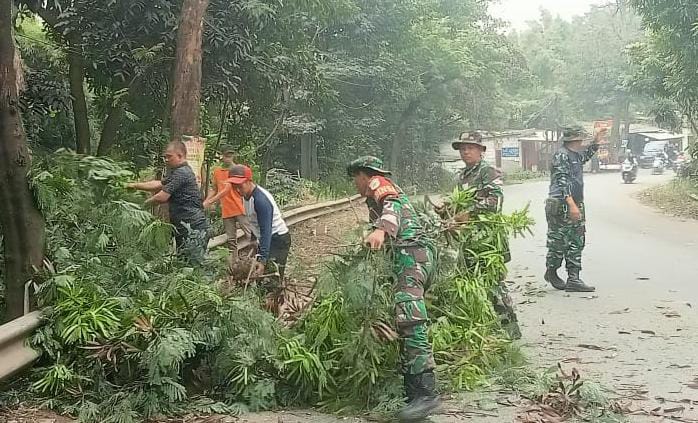 Koramil 0602-19/Cikande Dan PT Arwana Bersinergi Laksanakan Karya Bakti Pembersihan Jalan Lingkungan Koramil 0602-19/Cikande Dan PT Arwana Bersinergi Laksanakan Karya Bakti Pembersihan Jalan Lingkungan