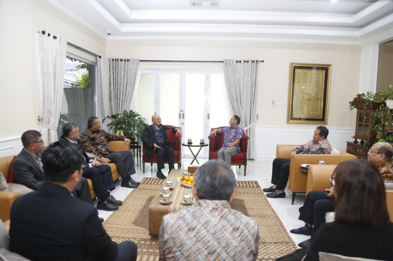Silaturahmi Wali Nanggroe Aceh dan Mendagri: Bahas Penguatan Peran serta Upaya Peningkatan Kesejahteraan Rakyat Aceh* Silaturahmi Wali Nanggroe Aceh dan Mendagri: Bahas Penguatan Peran serta Upaya Peningkatan Kesejahteraan Rakyat Aceh*