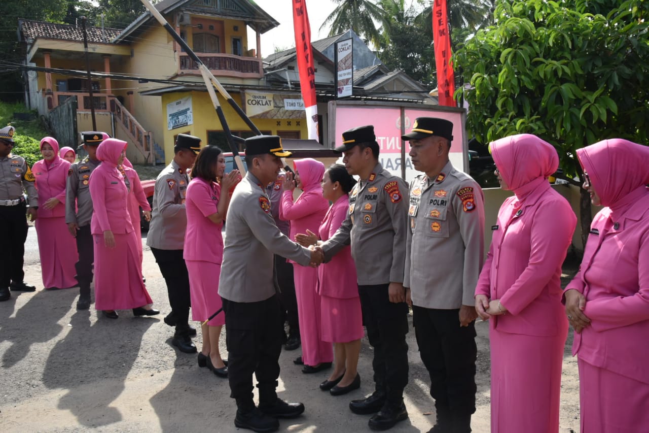 *Berikan Motivasi dan Arahan, Kapolres Lebak Laksanakan Kunjungan Kerja ke Polsek Zona 5* *Berikan Motivasi dan Arahan, Kapolres Lebak Laksanakan Kunjungan Kerja ke Polsek Zona 5*