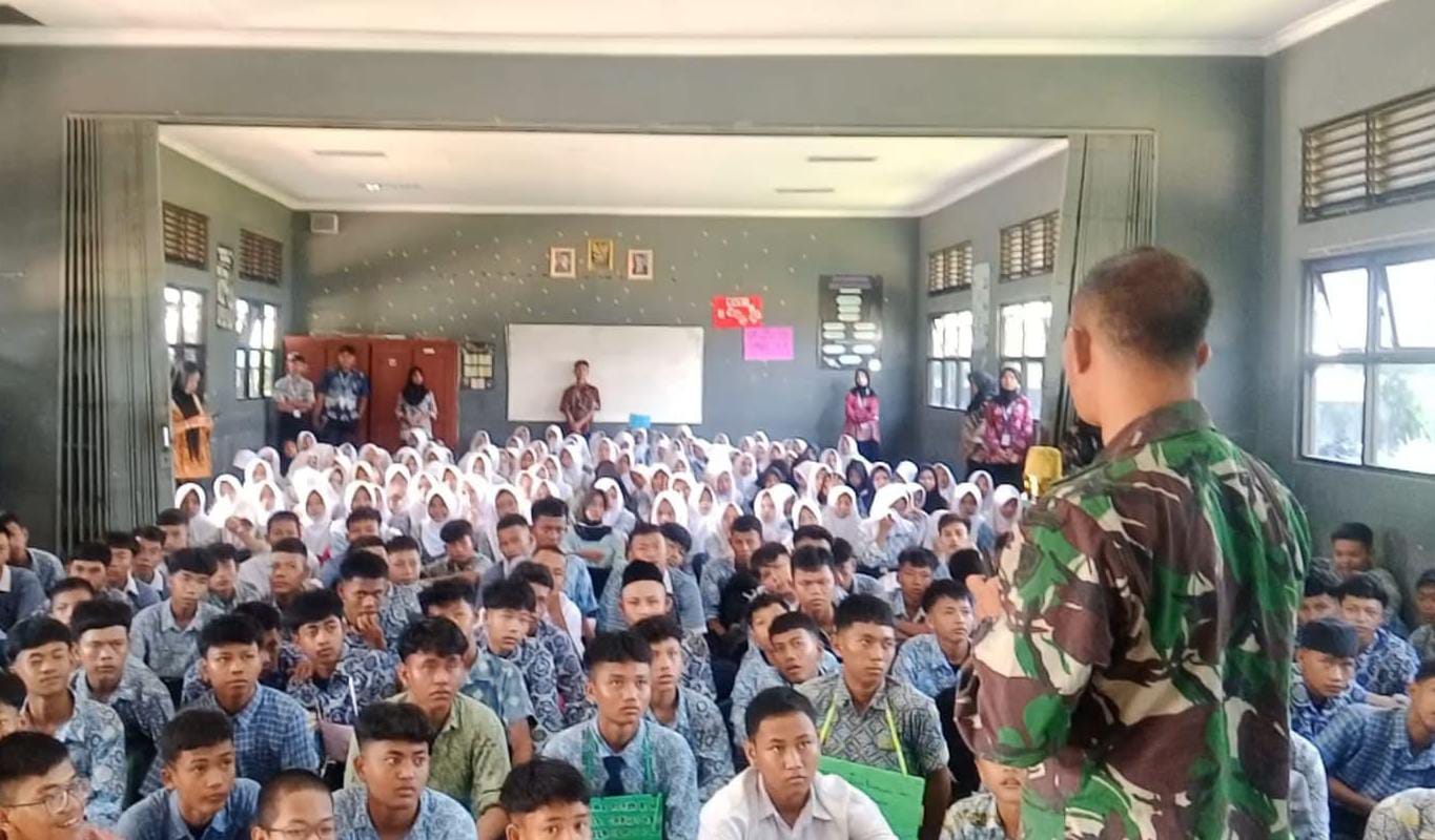 Danramil 0602-18/Kragilan Tingkatkan Kesadaran Berbangsa Dan Bernegara Pelajar SMA Negeri 1 Kragilan Danramil 0602-18/Kragilan Tingkatkan Kesadaran Berbangsa Dan Bernegara Pelajar SMA Negeri 1 Kragilan