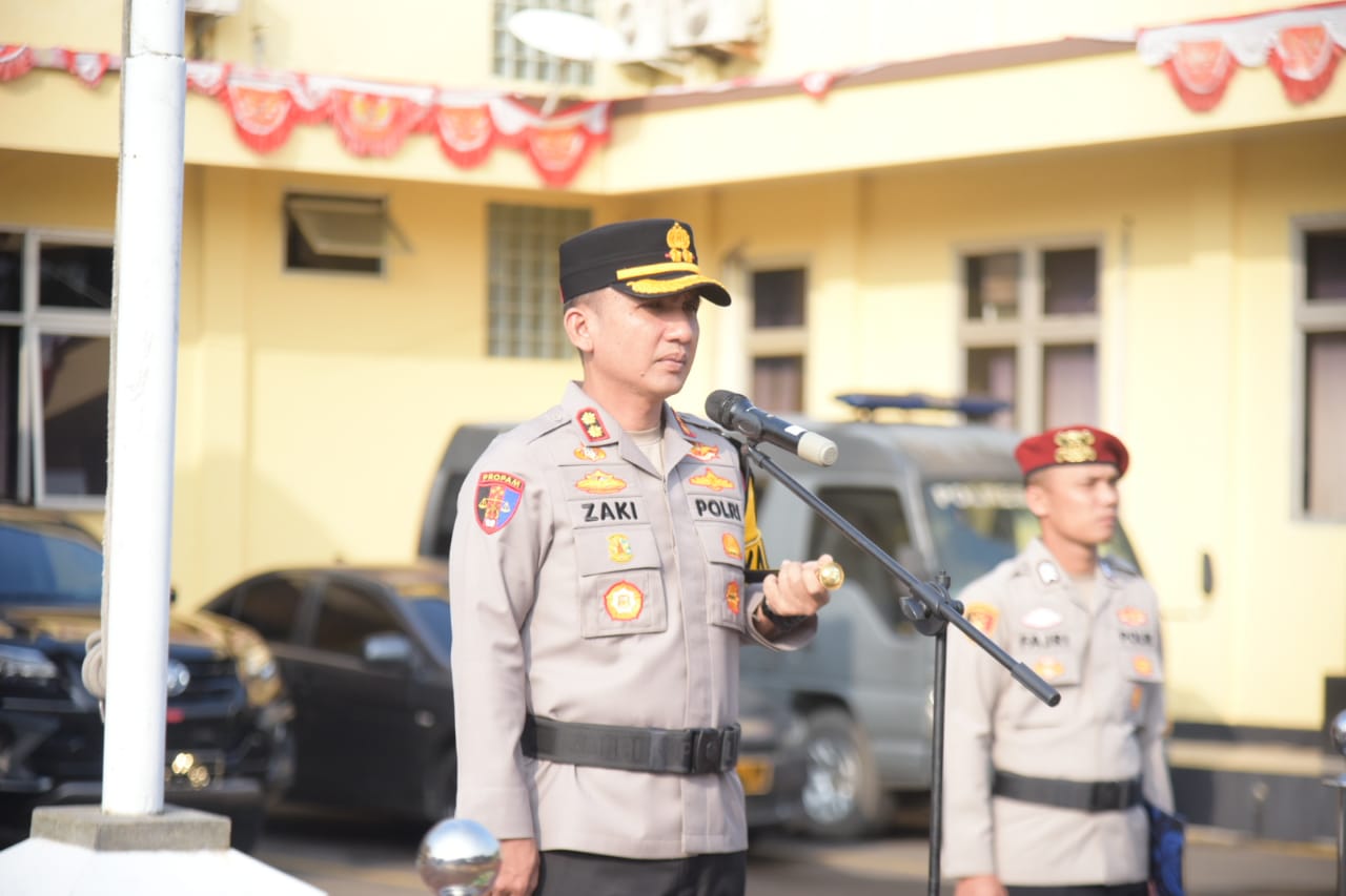 *Dua Personil Polres Lebak mendapatkan Penghargaan Best Police of The Month Periode Juli 2025* *Dua Personil Polres Lebak mendapatkan Penghargaan Best Police of The Month Periode Juli 2025*