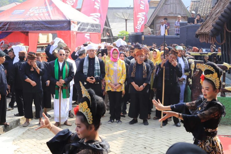 Kemeriahan Pesta Adat Kasepuhan Cisitu Kecamatan Ci Beber Kabupaten Lebak. Kemeriahan Pesta Adat Kasepuhan Cisitu Kecamatan Ci Beber Kabupaten Lebak.
