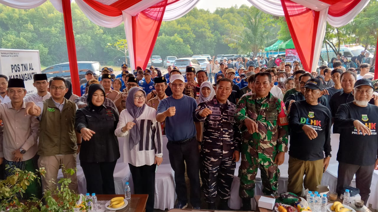 Danramil 0602-02/Kasemen Dampingi Anggota DPR-RI Annisa M.A Mahesa Laksanakan Penanaman Mangrove Danramil 0602-02/Kasemen Dampingi Anggota DPR-RI Annisa M.A Mahesa Laksanakan Penanaman Mangrove
