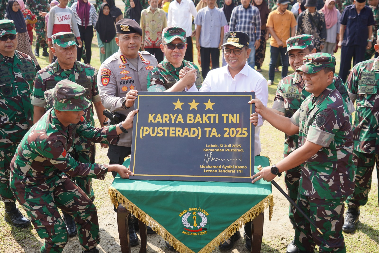 Danrem 064/MY Hadiri Penutupan Karya Bhakti TNI Pusterad di Lebak: TNI dan Rakyat Satu Nafas Pembangunan Danrem 064/MY Hadiri Penutupan Karya Bhakti TNI Pusterad di Lebak: TNI dan Rakyat Satu Nafas Pembangunan