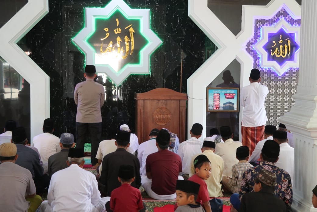 Sapa Warga, Kapolres Lebak Laksanakan Jumling di Masjid Al Ikhlas Kp. Tegal Lebak Sapa Warga, Kapolres Lebak Laksanakan Jumling di Masjid Al Ikhlas Kp. Tegal Lebak
