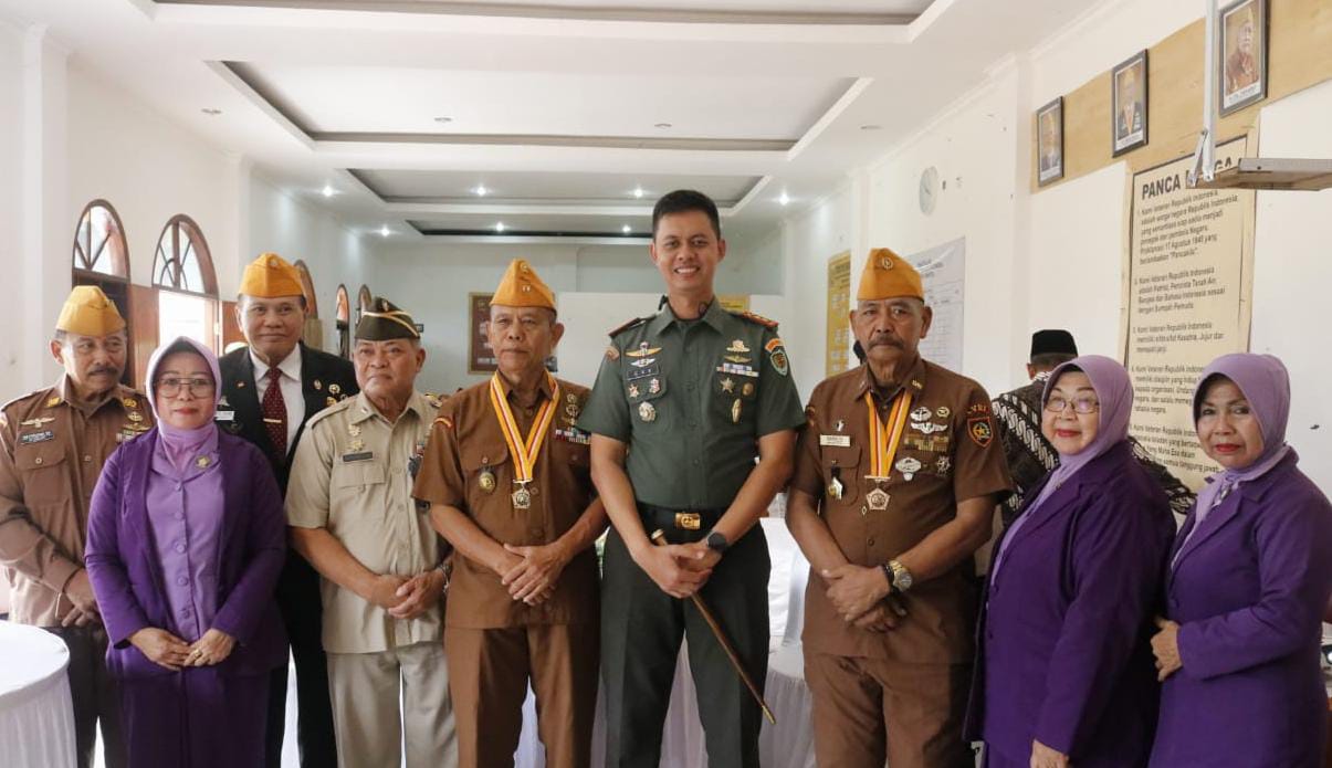Danramil 0602-09/Cikeusal Kapten Inf Supandi Hadiri Rapat Koordinasi MBG Di Kecamatan Curug Danramil 0602-09/Cikeusal Kapten Inf Supandi Hadiri Rapat Koordinasi MBG Di Kecamatan Curug