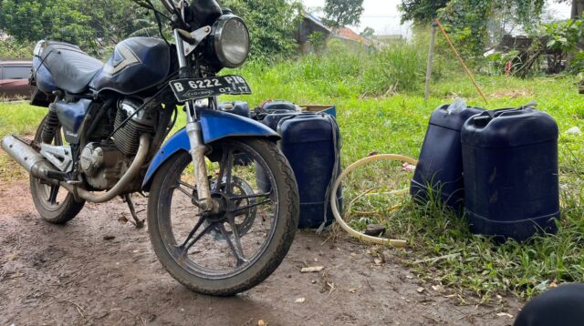 Diduga Kerja Sama SPBU 34-16306 Di Jalan Raya Parung Ciseeng Dengan Penimbun BBM Bersubsidi Pertalite.