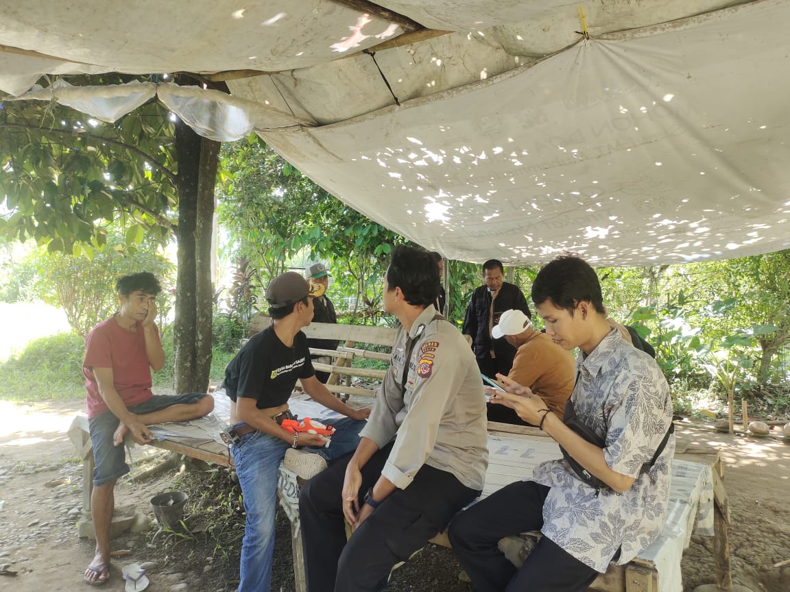 Bhabinkamtibmas Polsek Leuwiliang Sambang Warga, Wujudkan Harkamtibmas di Wilayah Bhabinkamtibmas Polsek Leuwiliang Sambang Warga, Wujudkan Harkamtibmas di Wilayah