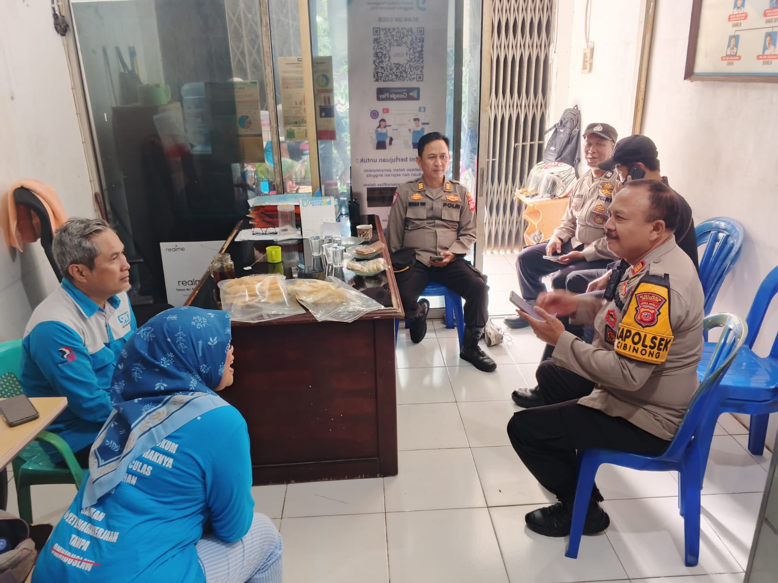 Ciptakan Kondusifitas, Polsek Cibinong Lakukan Pengamanan Keberangkatan Buruh ke DPR RI Ciptakan Kondusifitas, Polsek Cibinong Lakukan Pengamanan Keberangkatan Buruh ke DPR RI