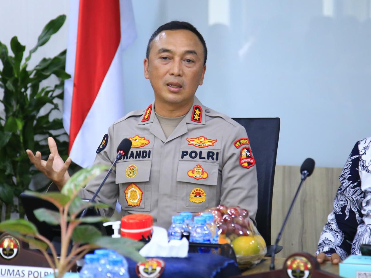 Polri Pastikan Langkah Terukur dan Sesuai Aturan dalam Atasi Aksi Anarkis Polri Pastikan Langkah Terukur dan Sesuai Aturan dalam Atasi Aksi Anarkis
