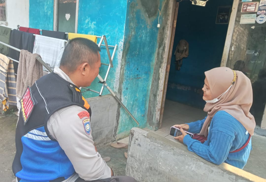 Bhabinkamtibmas Desa Mekarsari Polsek Rancabungur Sambangi Warga, Ajak Tingkatkan Kepedulian Kamtibmas Bhabinkamtibmas Desa Mekarsari Polsek Rancabungur Sambangi Warga, Ajak Tingkatkan Kepedulian Kamtibmas