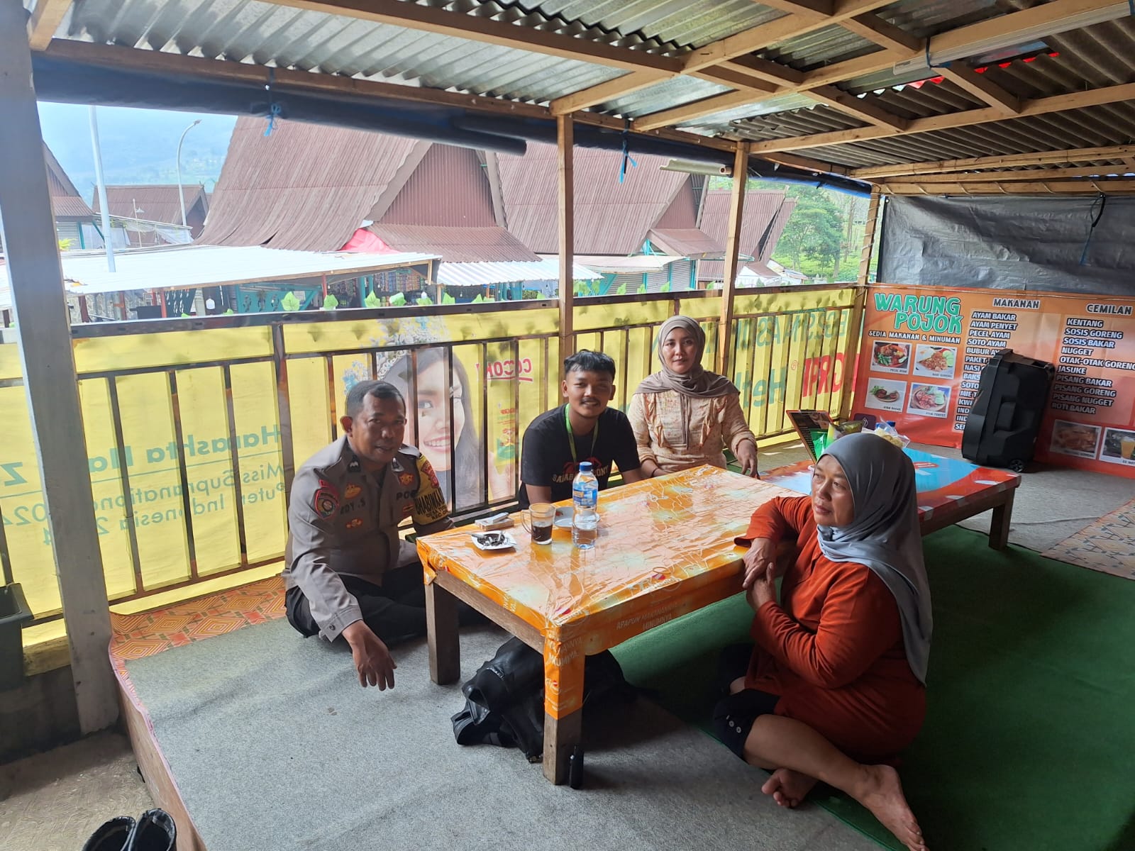 Bangun Silaturahmi, Bhabinkamtibmas Cisarua Gelar Sambang Dialogis di Desa Tugu Utara Bangun Silaturahmi, Bhabinkamtibmas Cisarua Gelar Sambang Dialogis di Desa Tugu Utara