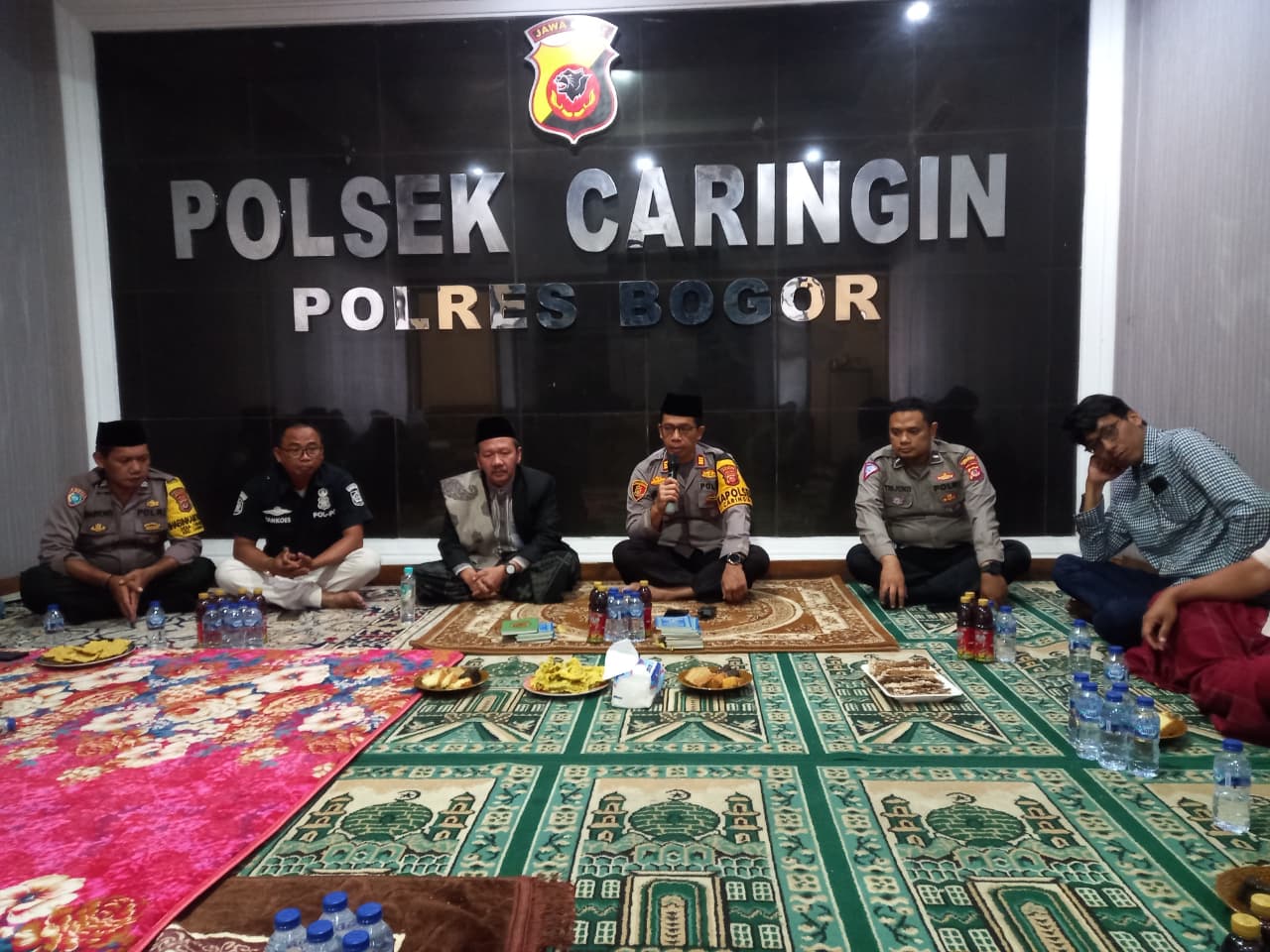Polsek Caringin Polres Bogor Gelar Doa Bersama untuk Keselamatan Bangsa dan Ciptakan Kamtibmas Kondusif Polsek Caringin Polres Bogor Gelar Doa Bersama untuk Keselamatan Bangsa dan Ciptakan Kamtibmas Kondusif
