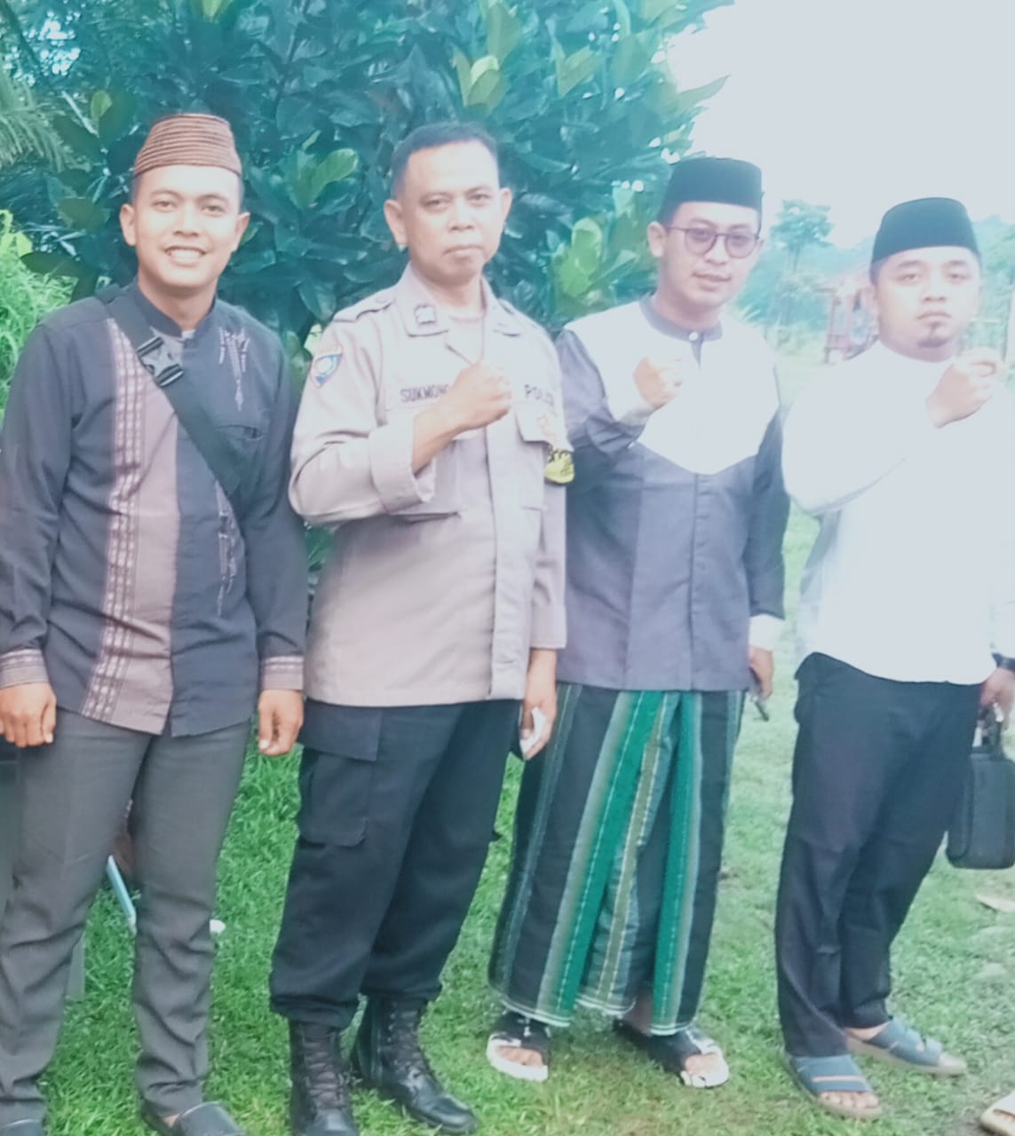 Bhabinkamtibmas sambang warga jalin kedekatan dengan masyarakat Bhabinkamtibmas sambang warga jalin kedekatan dengan masyarakat