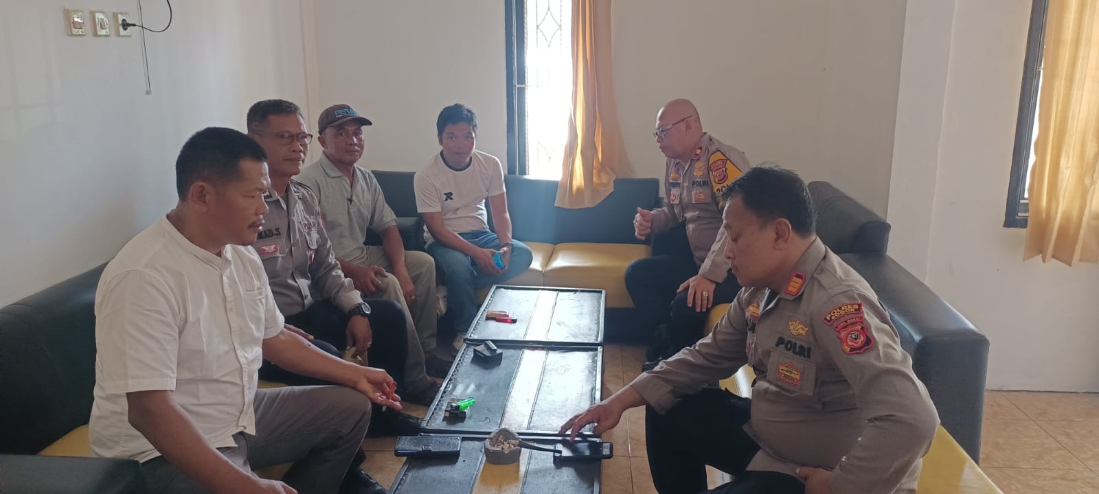 Kapolsek Leuwiliang Sambang Warga, Perkuat Kedekatan Polisi dengan Masyarakat Kapolsek Leuwiliang Sambang Warga, Perkuat Kedekatan Polisi dengan Masyarakat