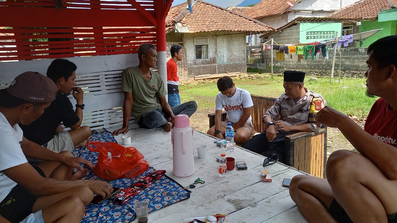 Bhabinkamtibmas Polsek Nanggung Gencarkan Cooling System, Ajak Warga Jaga Kondusifitas dan Cegah Gangguan Kamtibmas Bhabinkamtibmas Polsek Nanggung Gencarkan Cooling System, Ajak Warga Jaga Kondusifitas dan Cegah Gangguan Kamtibmas