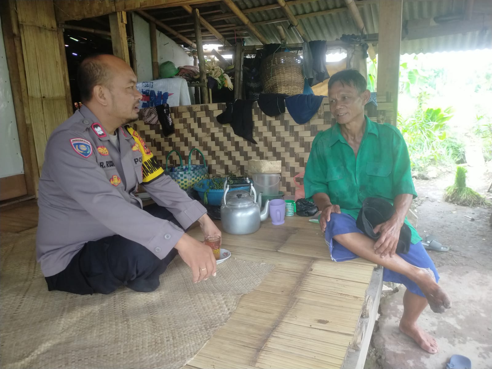 Bhabinkamtibmas Polsek Tamansari Sambangi Warga dan Beri Imbauan Kamtibmas Bhabinkamtibmas Polsek Tamansari Sambangi Warga dan Beri Imbauan Kamtibmas