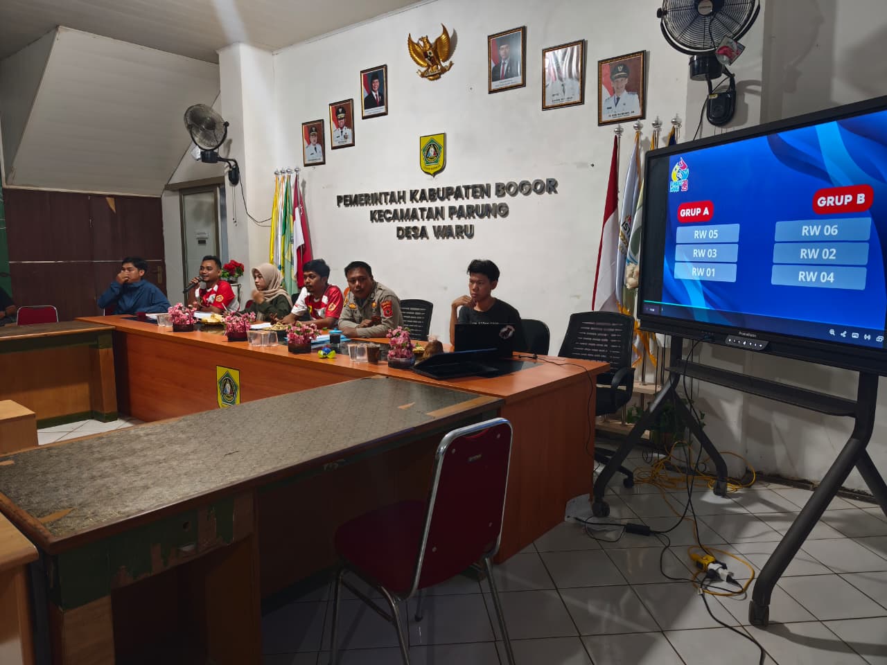 Bhabinkamtibmas Polsek Parung Jalin Kedekatan dengan Masyarakat Desa Binaan Bhabinkamtibmas Polsek Parung Jalin Kedekatan dengan Masyarakat Desa Binaan