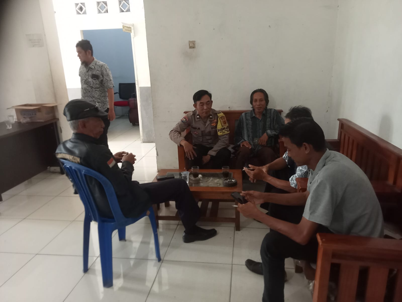 Bhabinkamtibmas Polsek Parung Jalin Kedekatan dengan Warga, Beri Penyuluhan Antisipasi Tawuran dan Gangster Bhabinkamtibmas Polsek Parung Jalin Kedekatan dengan Warga, Beri Penyuluhan Antisipasi Tawuran dan Gangster