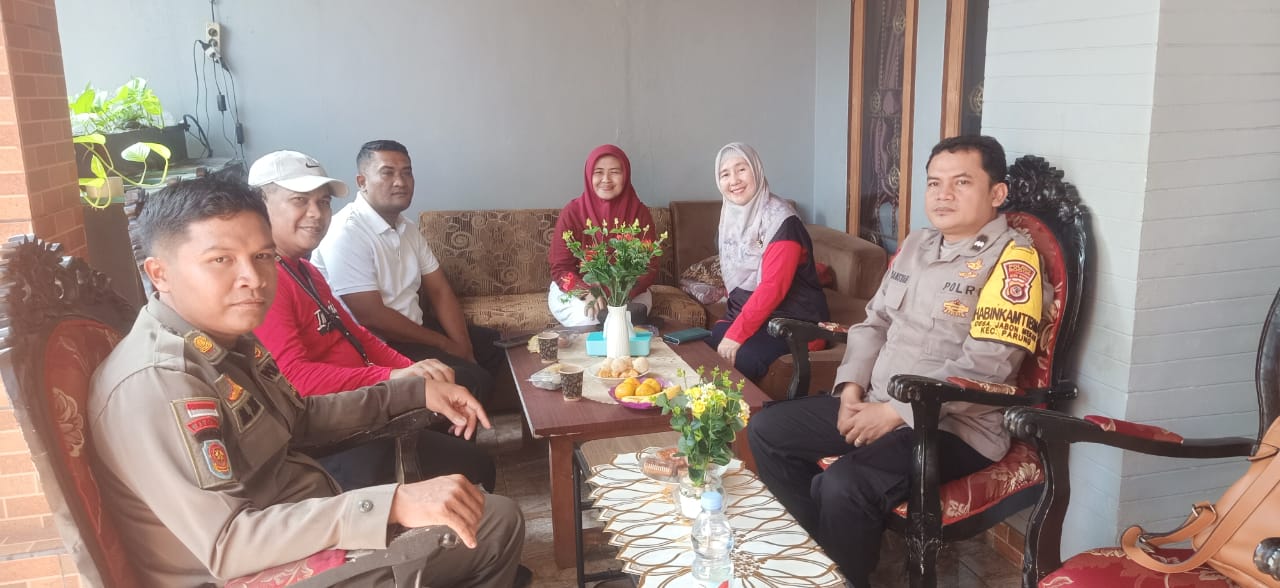 Bhabinkamtibmas Polsek Parung Polres Bogor Sambang Warga dan Sampaikan Pesan Kamtibmas Bhabinkamtibmas Polsek Parung Polres Bogor Sambang Warga dan Sampaikan Pesan Kamtibmas