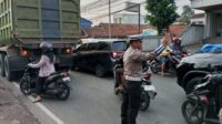 Anggota Polsek Ciampea Polres Bogor Laksanakan Pengaturan Lalu Lintas Pagi Hari