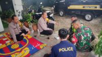 Bhabinkamtibmas Polsek Ciampea Bersama Babinsa Sambangi Warga Sampaikan Pesan Kamtibmas