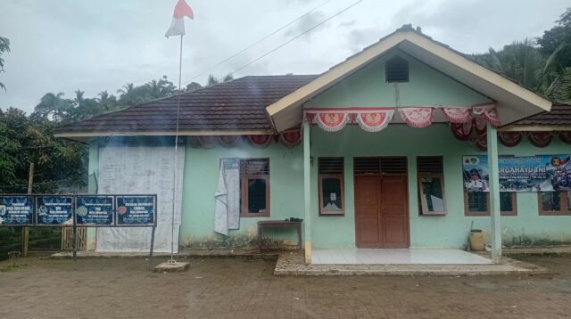 Miris di Saat Jam Kerja Kantor Desa cirompang Tanpa Penghuni Seperti Kuburan