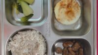 Di duga demi meraup ke untungan besar dapur MBG zavieer mengirim mbg ke SDN 1 Sindangmulya dengan menu tidak layak di makan