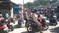 Polsek gunungkencana kegiatan pengamanan lalulintas di pasar gunungkencana.