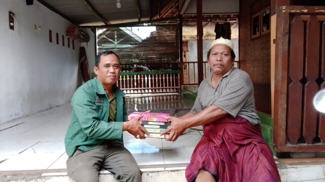 Sedekah Al-Qur’an kepada pesantren Nurul iman  mendorong agar para santri semakin tekun memperdalam keimanan lewat membaca Alquran.