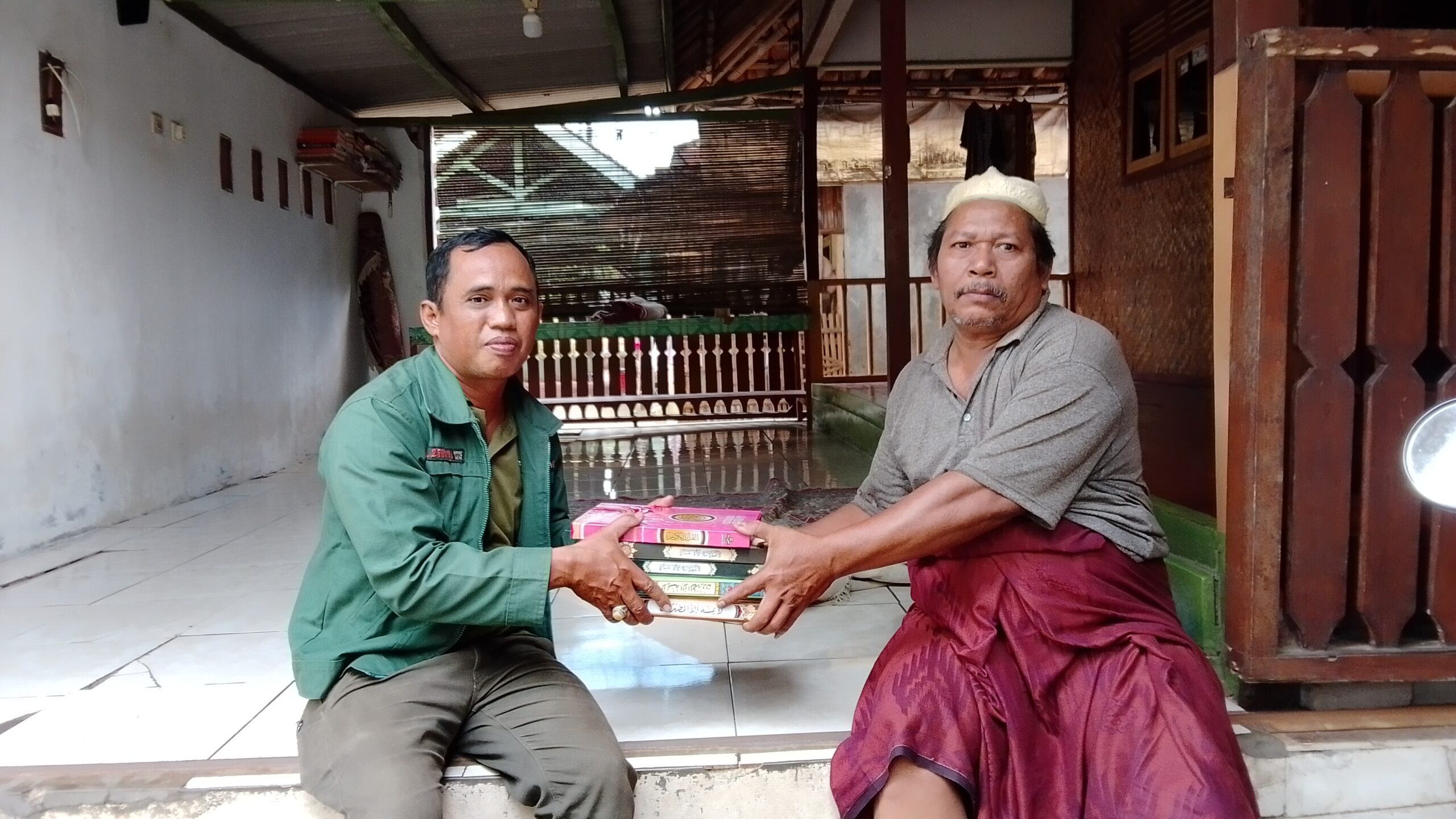 Sedekah Al-Qur’an kepada pesantren Nurul iman  mendorong agar para santri semakin tekun memperdalam keimanan lewat membaca Alquran.