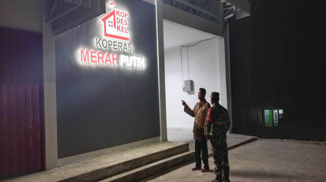 Babinsa Dan Bhabinkamtibmas Laksanakan Patroli Keamanan Koperasi Merah Putih Di Dusun Ba’an