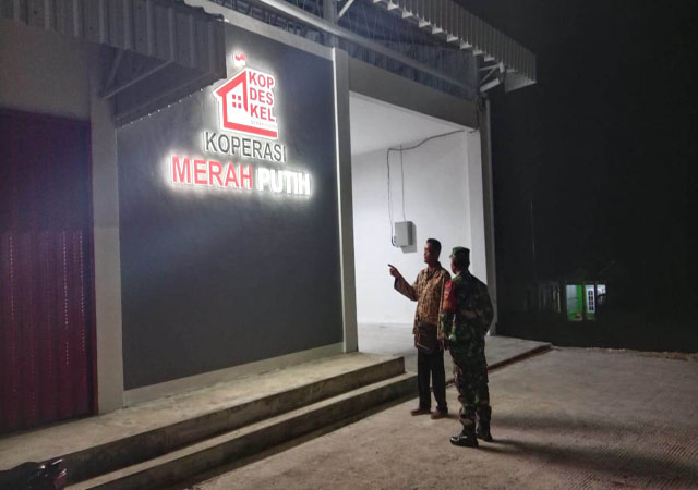 Babinsa Dan Bhabinkamtibmas Laksanakan Patroli Keamanan Koperasi Merah Putih Di Dusun Ba’an